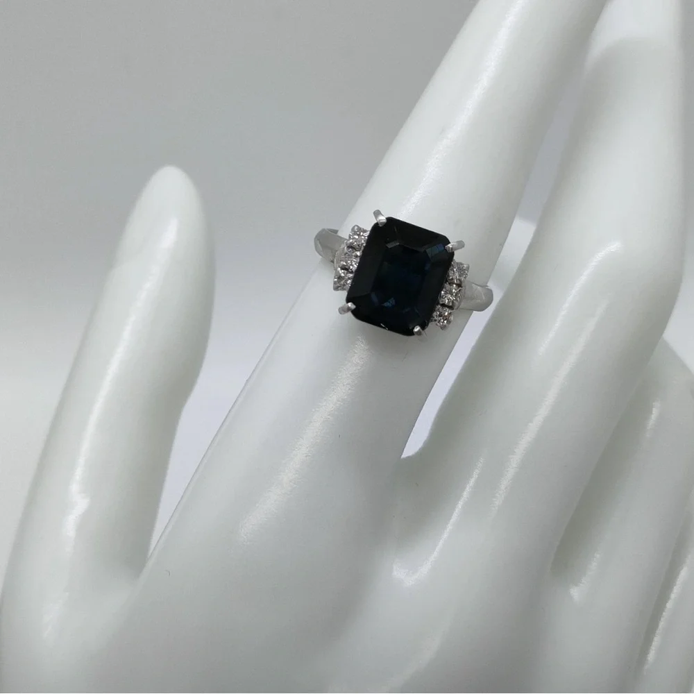 Elegant sapphire and diamond ring in platinum setting - Picture 6 of 8